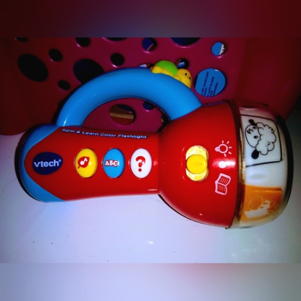 Spin and learn color flashlight